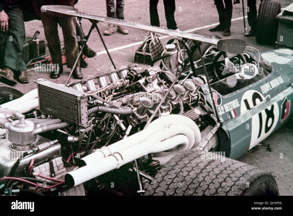 1968-british-formula-1-grand-prix-at-brands-hatch-the-matra-ms11-of-the-matra-racing-team-driven-by-jean-pierre-beltiose-showing-the-v12-engine-2JCKFE6.jpg